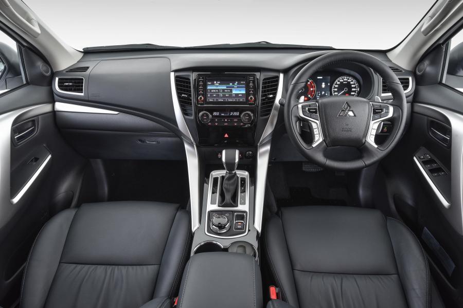 Торпедо Mitsubishi Pajero Sport 2017 года  (ZA) (фото 17 из 29)